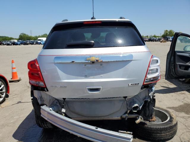 3GNCJRSB0JL173932 - 2018 CHEVROLET TRAX PREMIER SILVER photo 6