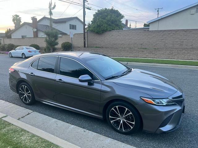 4T1B11HK7JU534975 - 2018 TOYOTA CAMRY L GRAY photo 1