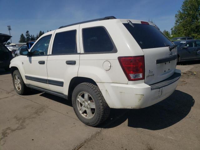 1J4HR48N95C625013 - 2005 JEEP GRAND CHER LAREDO WHITE photo 2