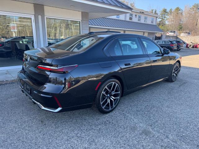 WBA33EH08RCP86788 - 2024 BMW 740 XI BLACK photo 4