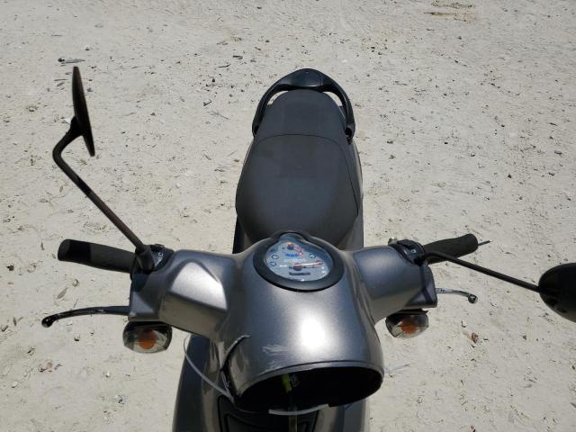 RFVPAP5A6J1122532 - 2018 GENUINE SCOOTER CO. BUDDY 50 GRAY photo 5