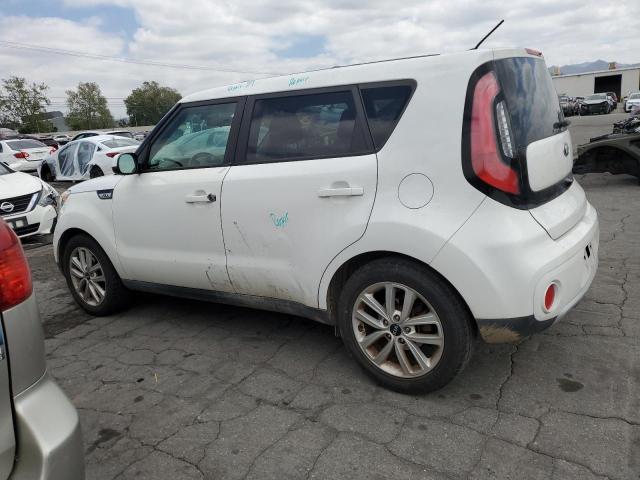 KNDJP3A51J7525699 - 2018 KIA SOUL + WHITE photo 2