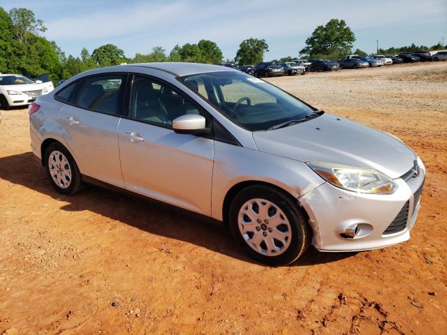 1FAHP3F25CL189746 - 2012 FORD FOCUS SE SILVER photo 4