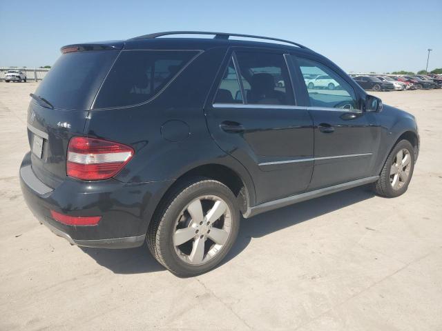4JGBB8GB8BA722642 - 2011 MERCEDES-BENZ ML 350 4MATIC BLACK photo 3