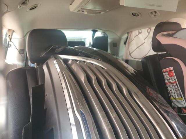 2C4RC1BG8FR560605 - 2015 CHRYSLER TOWN & COU TOURING Qara foto 10