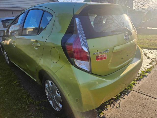 JTDKDTB34F1107853 - 2015 TOYOTA PRIUS C GREEN photo 3