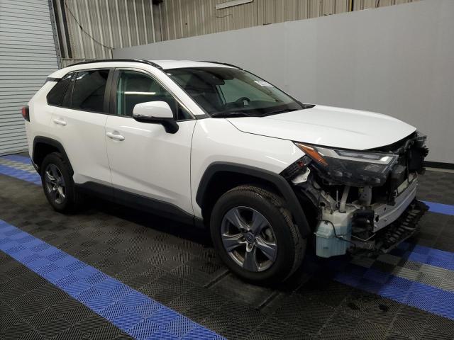 2T3W1RFV0NC180731 - 2022 TOYOTA RAV4 XLE WHITE photo 4