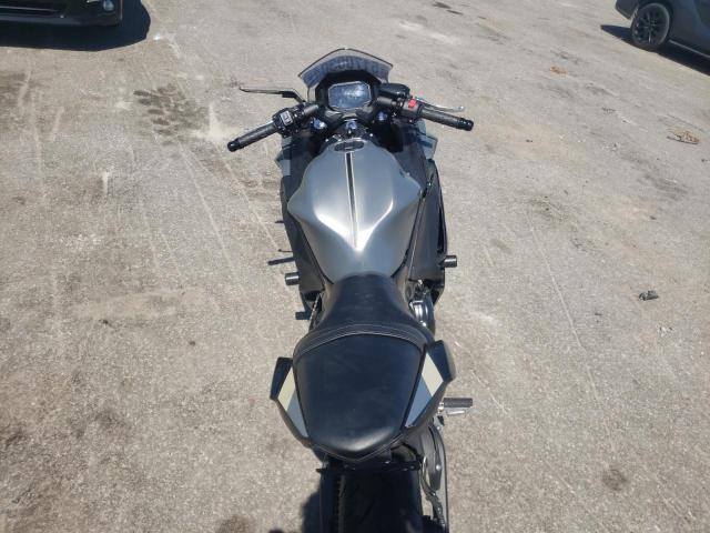 ML5EXER12RDAC0260 - 2024 KAWASAKI EX650 R GRAY photo 6