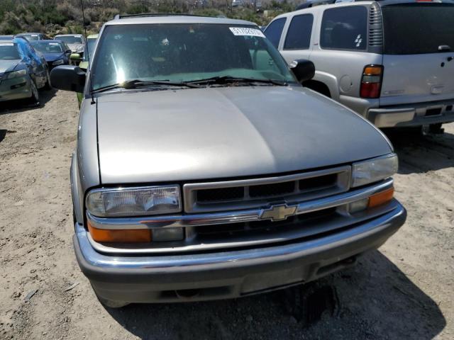 1GNDT13W712223860 - 2001 CHEVROLET BLAZER SILVER photo 5