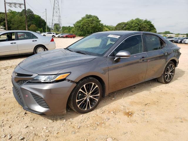 4T1B11HK6JU577199 - 2018 TOYOTA CAMRY L GRAY photo 1