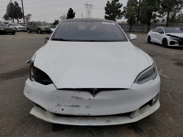 5YJSA1E21JF297028 - 2018 TESLA MODEL S 白色 照片 5