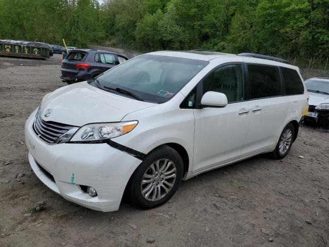 2015 TOYOTA SIENNA XLE, 