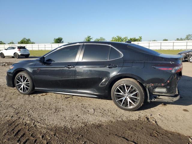 4T1G11AK7MU523768 - 2021 TOYOTA CAMRY SE BLACK photo 2