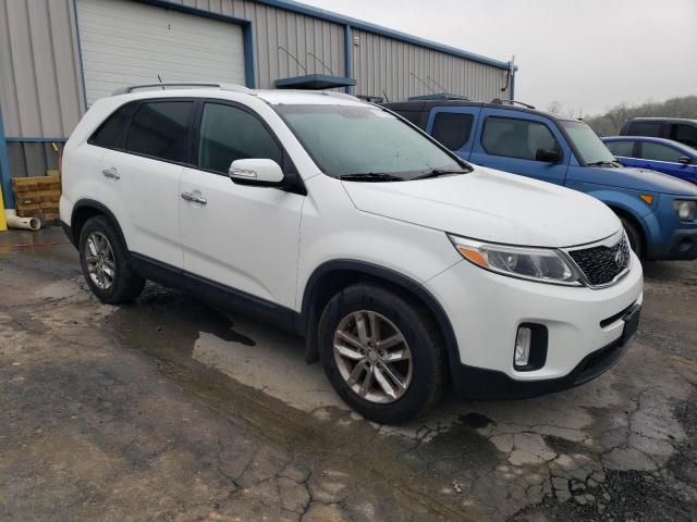 5XYKT4A74FG554874 - 2015 KIA SORENTO LX WHITE photo 4