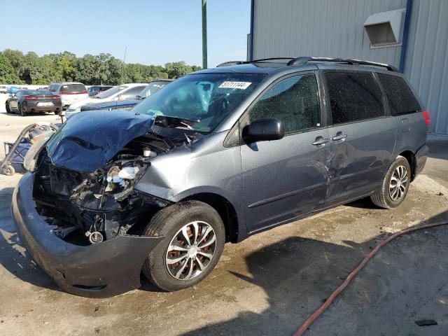 2009 TOYOTA SIENNA CE, 