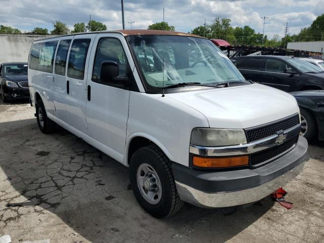 1GAHG39U171121199 - 2007 CHEVROLET EXPRESS G3 WHITE photo 4