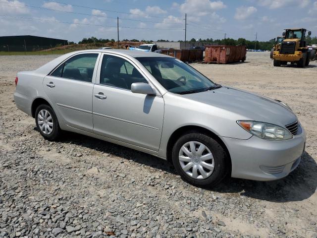 4T1BE32K95U635224 - 2005 TOYOTA CAMRY LE SILVER photo 4