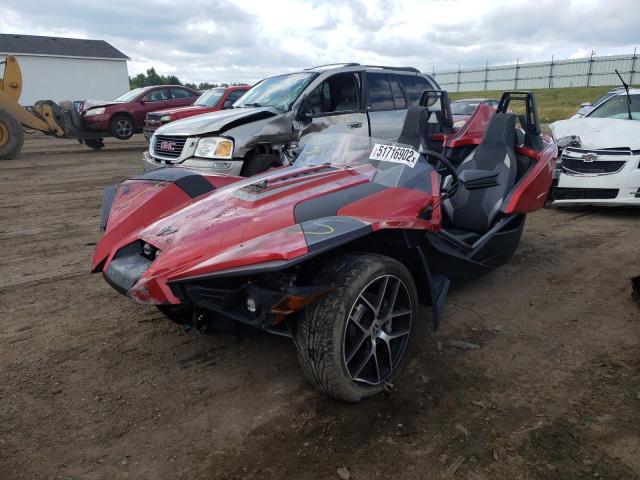 57XAAPFA0H8124610 - 2017 POLARIS SLINGSHOT SL RED photo 2