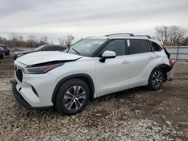 5TDGZRBH0NS254176 - 2022 TOYOTA HIGHLANDER XLE WHITE photo 1