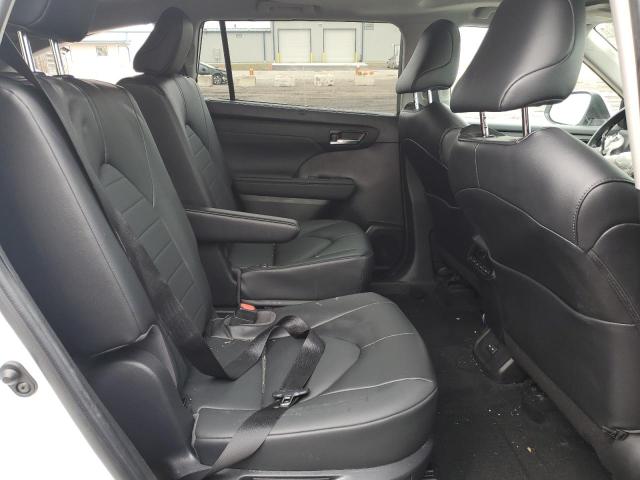 5TDGZRBH0NS254176 - 2022 TOYOTA HIGHLANDER XLE WHITE photo 11