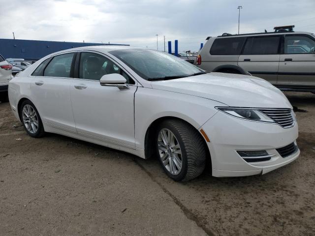 3LN6L2G98GR615502 - 2016 LINCOLN MKZ WHITE photo 4