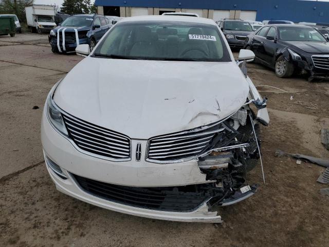 3LN6L2G98GR615502 - 2016 LINCOLN MKZ WHITE photo 5