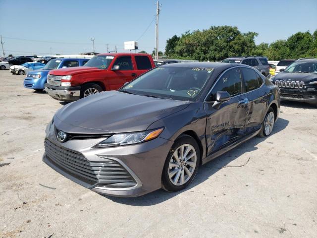 4T1R11AK1NU684692 - 2022 TOYOTA CAMRY LE GRAY photo 2