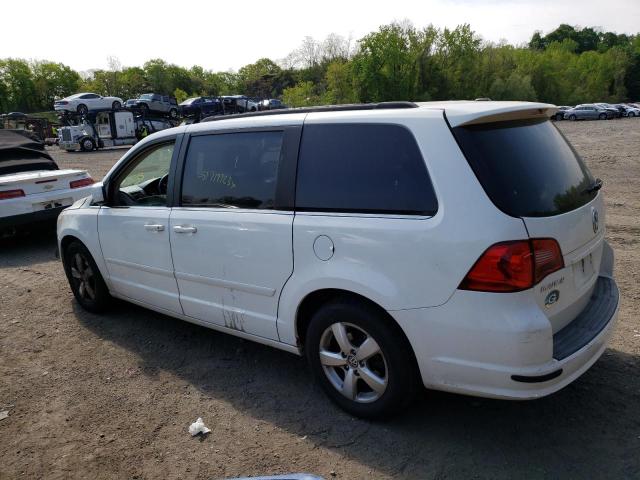 2V4RW3DG5BR717751 - 2011 VOLKSWAGEN ROUTAN SE WHITE photo 2