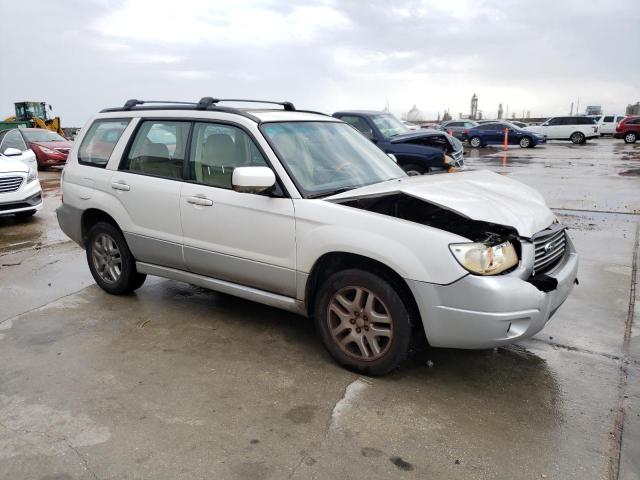 JF1SG67697H722408 - 2007 SUBARU FORESTER 2.5X LL BEAN WHITE photo 4