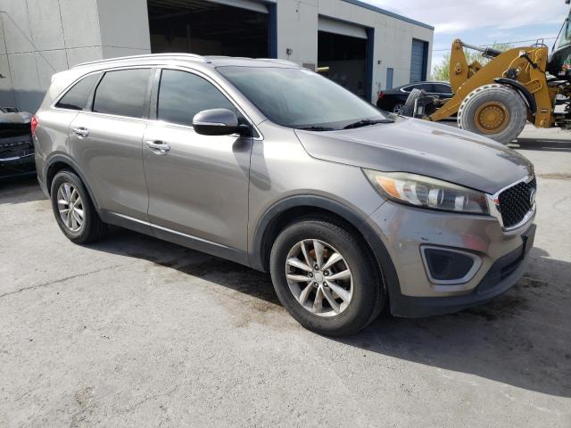 5XYPG4A57GG008676 - 2016 KIA SORENTO LX GRAY photo 4