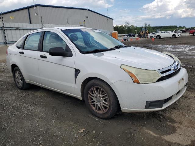 1FAHP35N78W191788 - 2008 FORD FOCUS SE WHITE photo 4