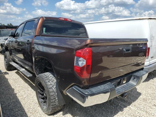 5TFEW5F18HX227313 - 2017 TOYOTA TUNDRA CREWMAX SR5 BROWN photo 2