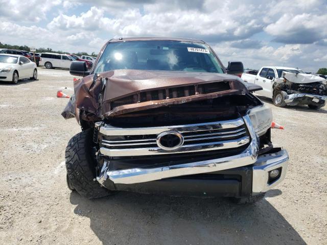 5TFEW5F18HX227313 - 2017 TOYOTA TUNDRA CREWMAX SR5 BROWN photo 5