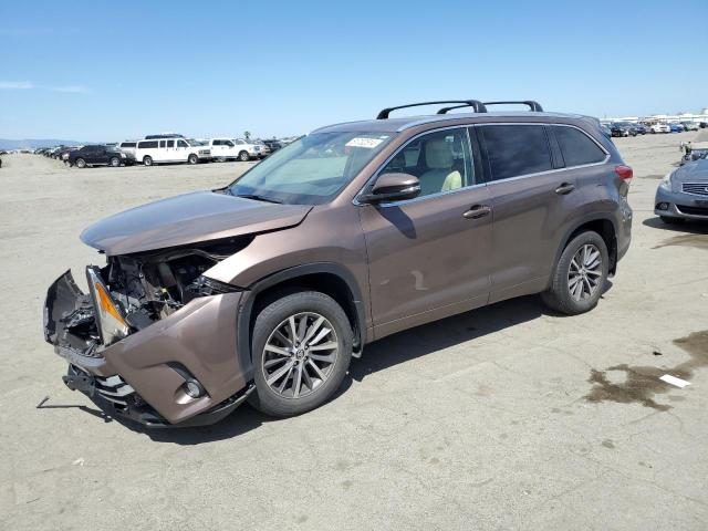 5TDJZRFH9JS915150 - 2018 TOYOTA HIGHLANDER SE BROWN photo 1