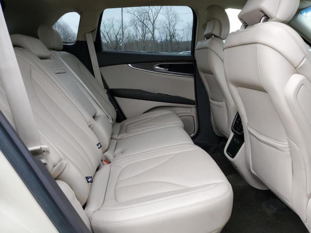2LMPJ8LR7JBL49211 - 2018 LINCOLN MKX RESERVE Կրեմագույն լուսանկար 11
