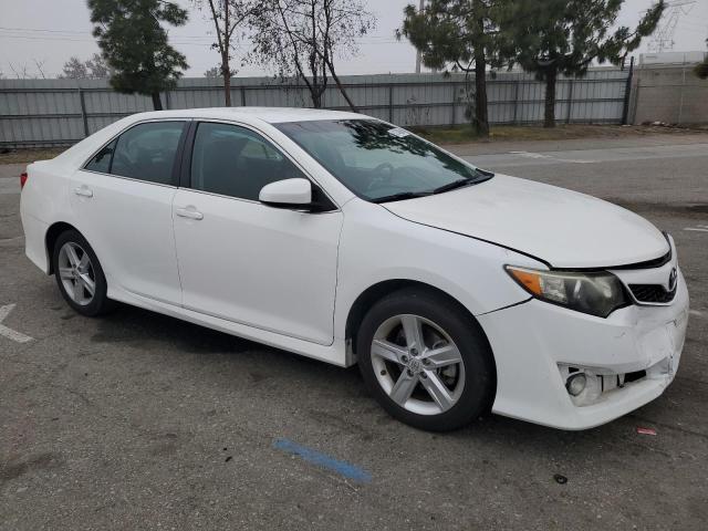 4T1BF1FK9EU421880 - 2014 TOYOTA CAMRY L WHITE photo 4