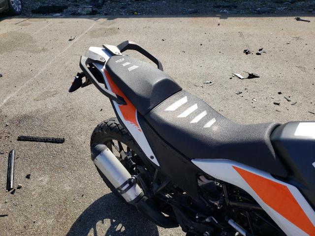 MD2JGJ406LC209403 - 2020 KTM 390 ADVENTURE WHITE photo 6