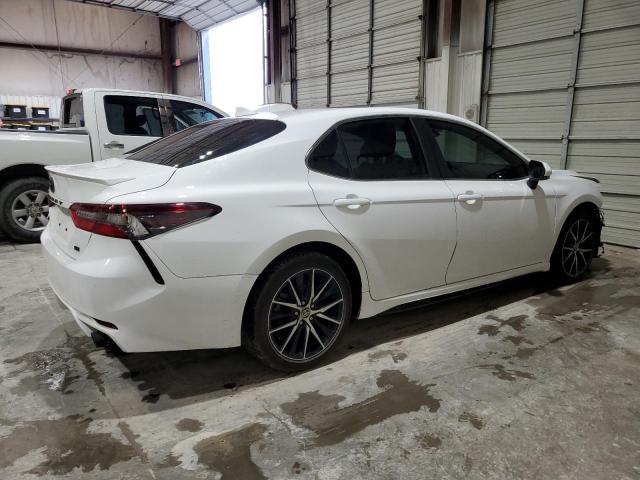 4T1G11AK5RU855232 - 2024 TOYOTA CAMRY SE NIGHT SHADE WHITE photo 3