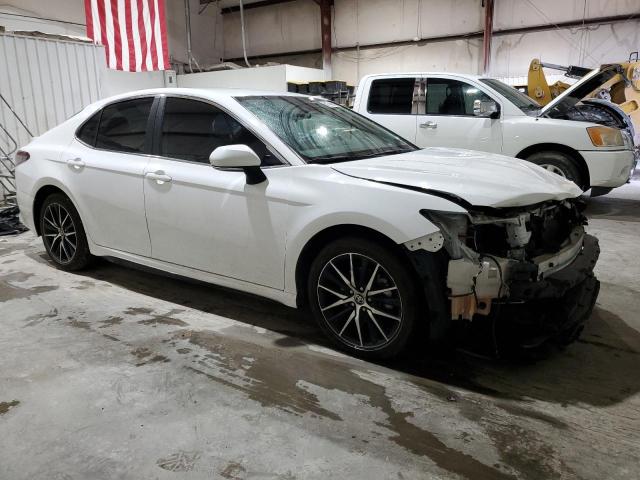 4T1G11AK5RU855232 - 2024 TOYOTA CAMRY SE NIGHT SHADE WHITE photo 4