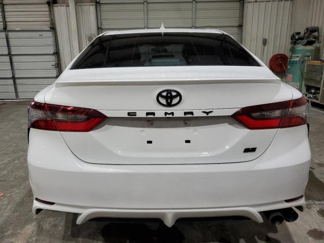 4T1G11AK5RU855232 - 2024 TOYOTA CAMRY SE NIGHT SHADE WHITE photo 6