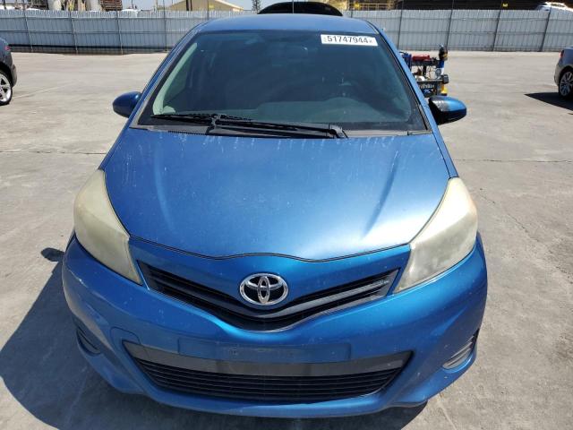 JTDKTUD3XCD535958 - 2012 TOYOTA YARIS BLUE photo 5