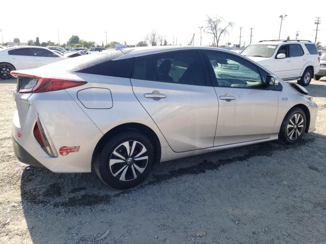 JTDKARFP6J3090947 - 2018 TOYOTA PRIUS PRIM 银色 照片 3