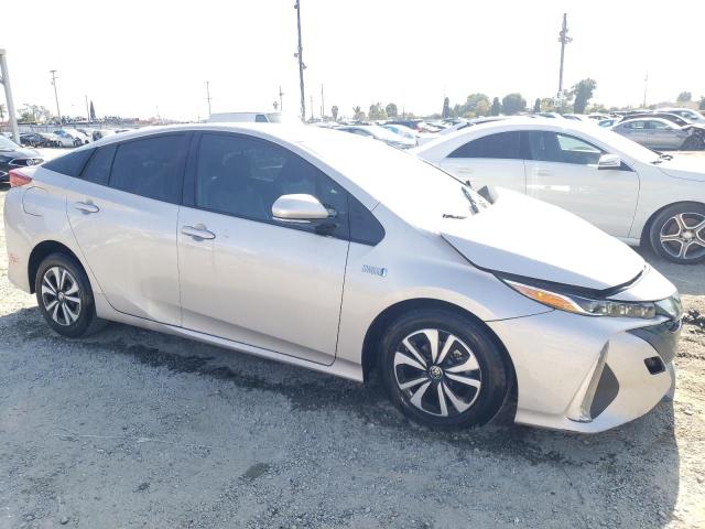 JTDKARFP6J3090947 - 2018 TOYOTA PRIUS PRIM SILVER photo 4