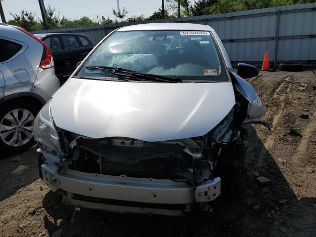 VNKKTUD30HA083843 - 2017 TOYOTA YARIS L SILVER photo 5