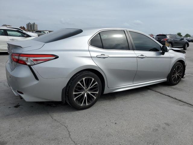 4T1B11HK0JU599814 - 2018 TOYOTA CAMRY L SILVER photo 3