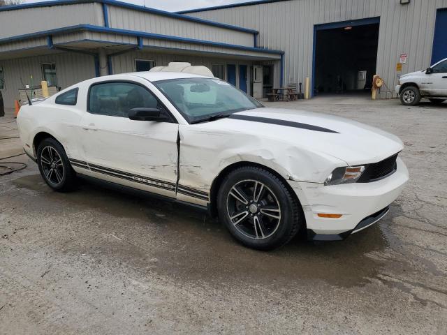 1ZVBP8AN9A5107045 - 2010 FORD MUSTANG WHITE photo 4