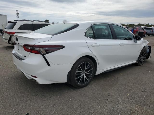 4T1G11AK3RU845864 - 2024 TOYOTA CAMRY SE NIGHT SHADE WHITE photo 3