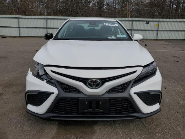 4T1G11AK3RU845864 - 2024 TOYOTA CAMRY SE NIGHT SHADE WHITE photo 5