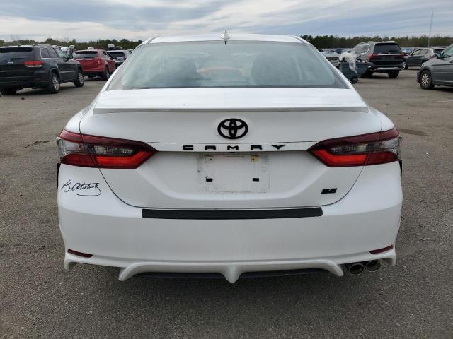 4T1G11AK3RU845864 - 2024 TOYOTA CAMRY SE NIGHT SHADE WHITE photo 6