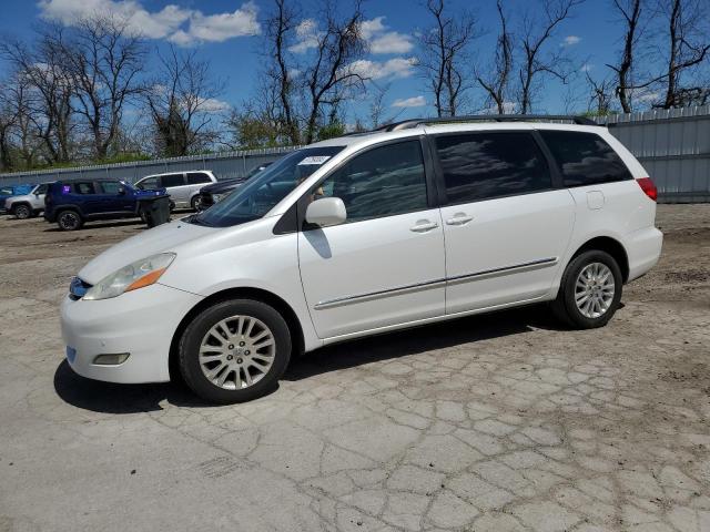 5TDBK22C28S017669 - 2008 TOYOTA SIENNA XLE WHITE photo 1